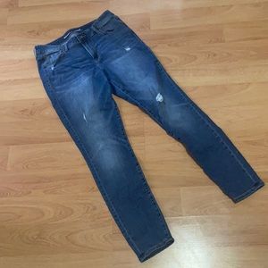 👖 old navy rockstar jeans!!